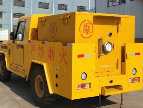 万秀凯龙爆破器材运输车：保障爆破任务的安全运行