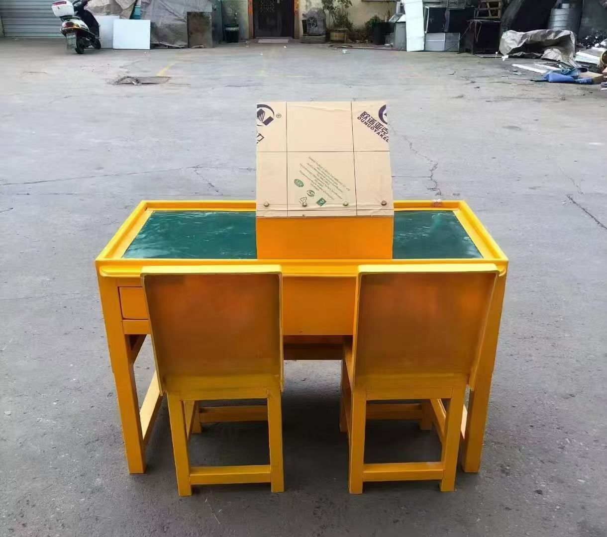 万秀防静电导通桌井下煤矿火工品发放桌：危险品流转的安全守护者